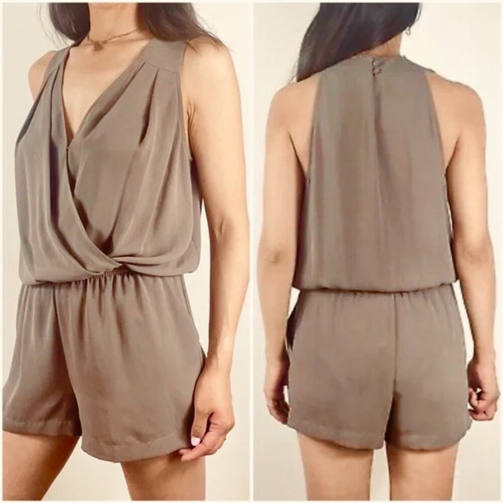 BCBGMAXAZRIA Romper Taupe Color Medium‎ Sleeveless Pockets V-Neck Snap Flowy